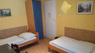 Хостелы Hostel Poznań Petit Познань Двухместный номер с 1 кроватью и общей ванной комнатой-6