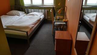Хостелы Hostel Poznań Petit Познань Стандартный двухместный номер с 1 кроватью-9